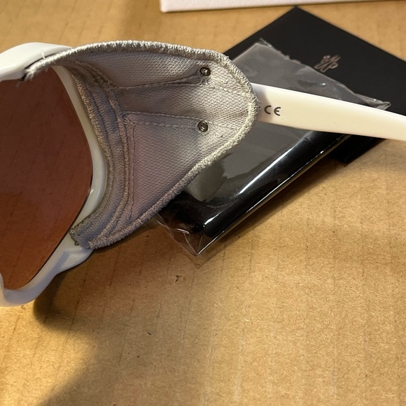 Authentic Moncler Diffractor Smoke Silver Flash oversized Unisex sun glasses - Picture 7 of 12